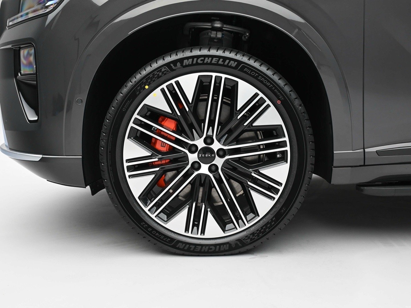 个人认为杭州湾这两年拿出的一些相当不错的轮毂造型。 