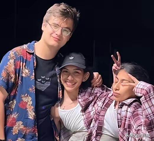 墨西哥一对连体双胞胎，共享身体长达22年，姐姐交了男朋友后，碍于生理因素，她每次