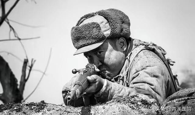 1958年，全军大比武，63军神枪手唐满洋一连7枪，枪枪命中，大家正欢呼呢，唐满