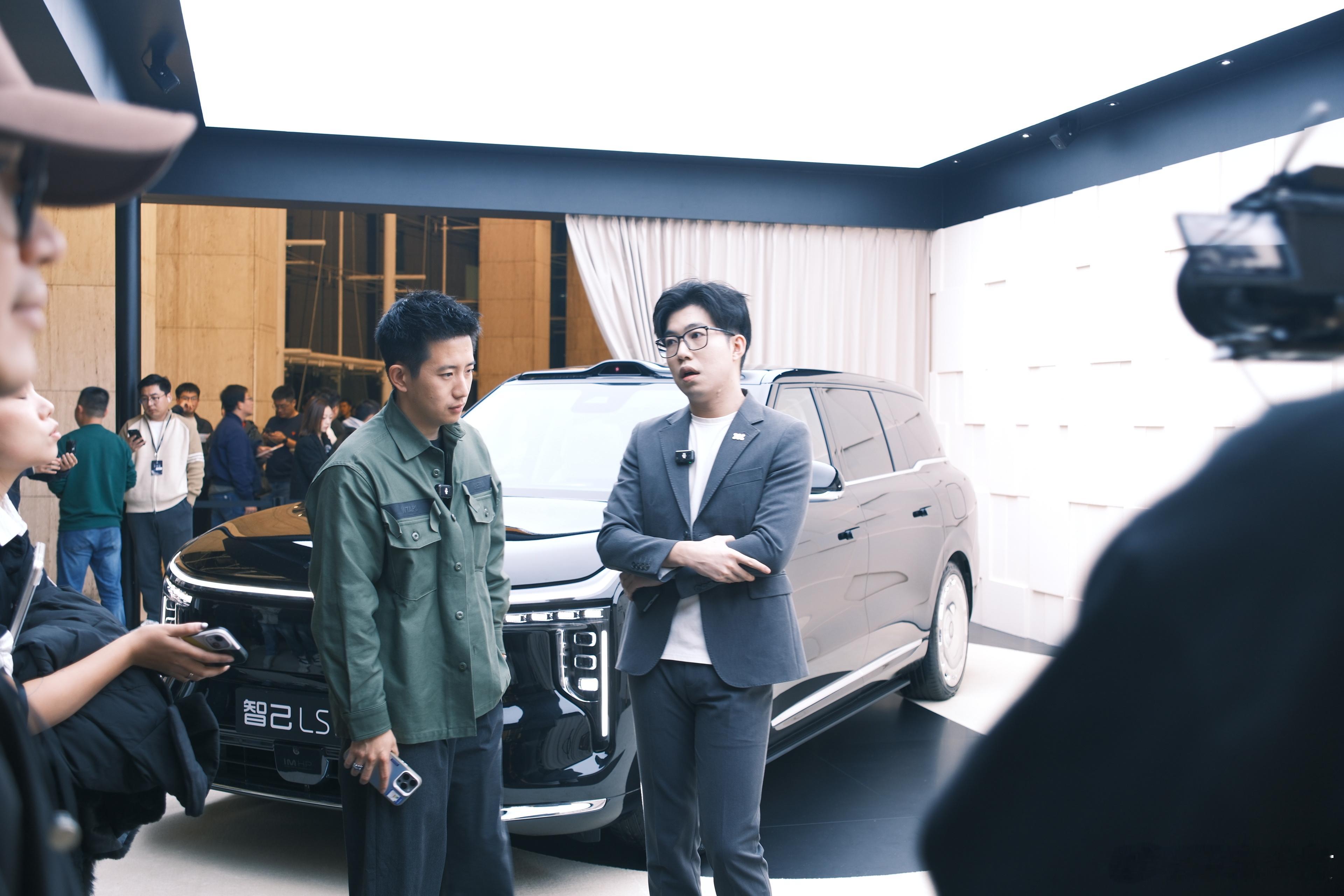 ✅上汽旗舰·智己LS9发布会9系全尺寸赛道越来越卷了～ 