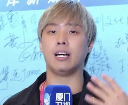 寒国人：最近有不少粉丝说我做两岸议题四年了，还不如馆长的两个月。又问我难道就没有