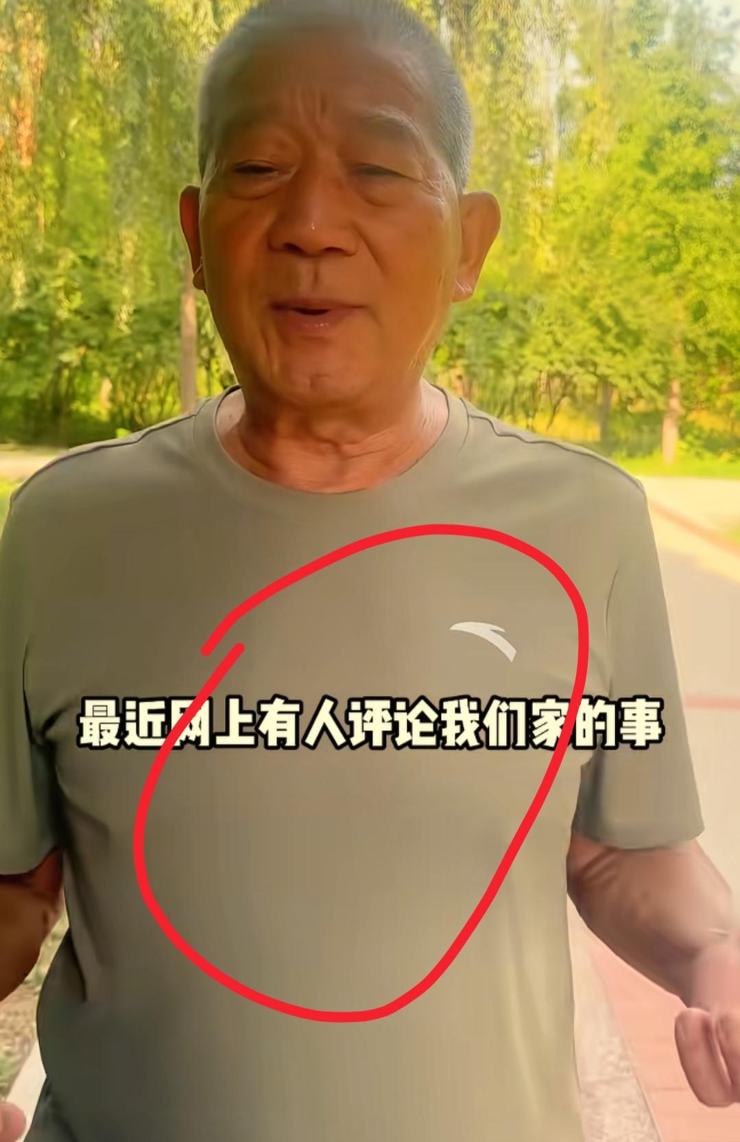 现在全网最糟心的老人就是天赐爸爸了吧！
不是因为带娃辛苦，也不是因为旁人非议
而