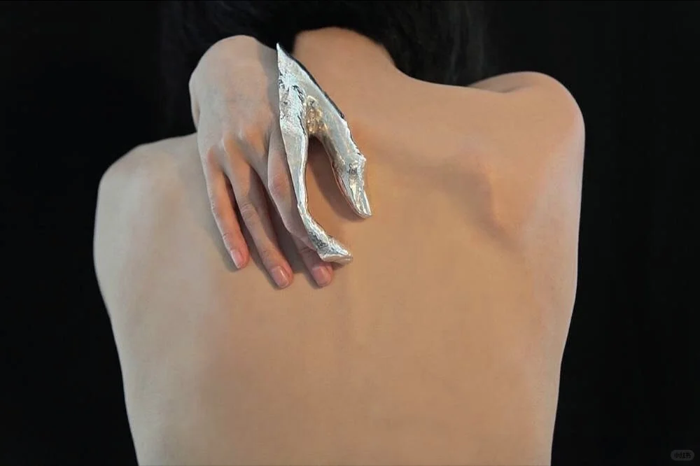 Danyi Zhu: Jewelry Shaped by the Body