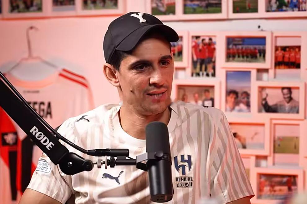 近日，利雅得新月门将布努在一档播客节目中谈到了同城死敌利雅得胜利的队长C罗，表示