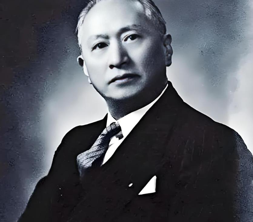 1972年，高层托人邀请定居美国的顾维钧先生回国看看，这个84岁的老人苦笑道："