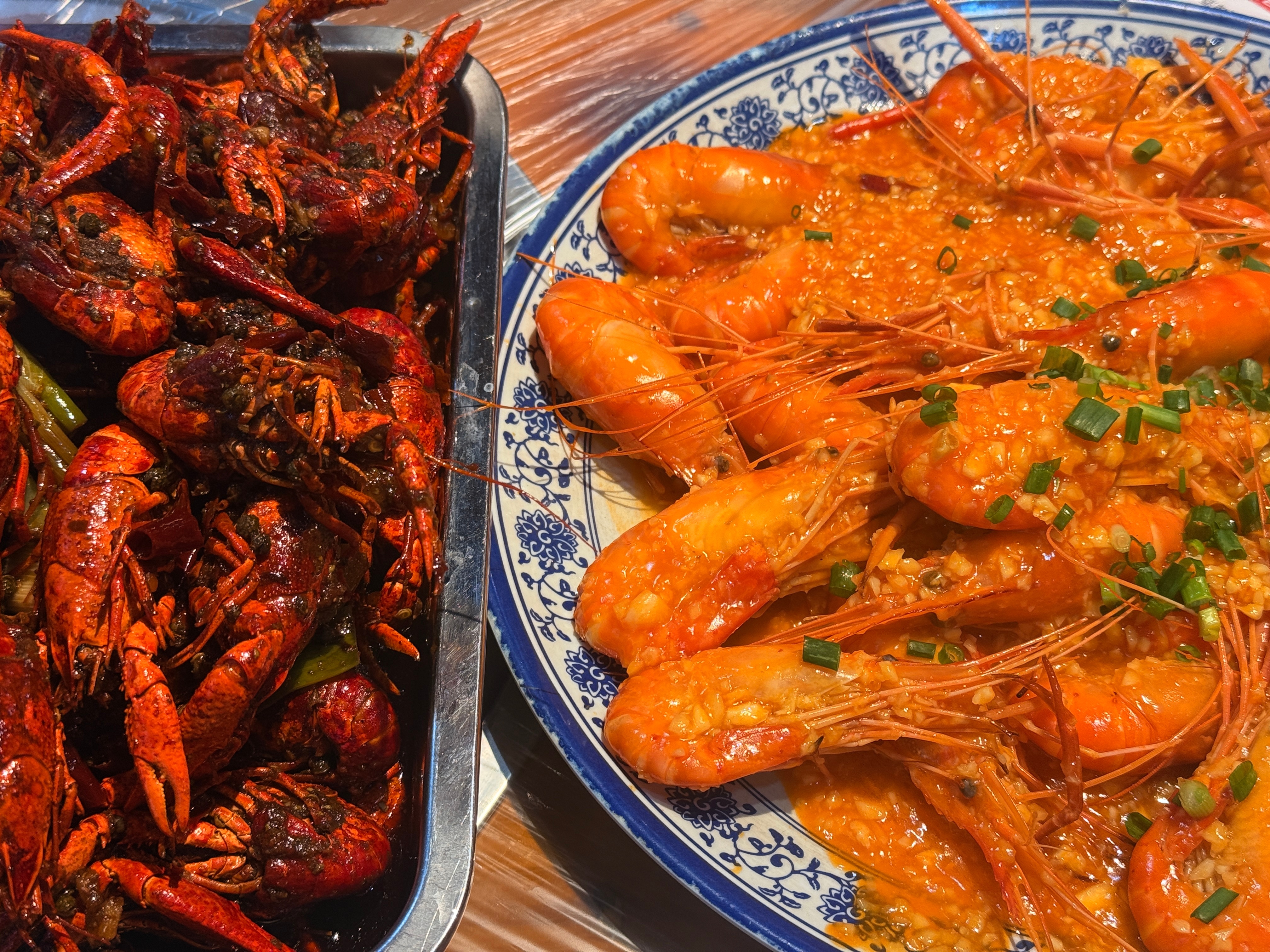 两个人吃了七斤虾（）剥虾好累 没吃撑但把自己吃累了 