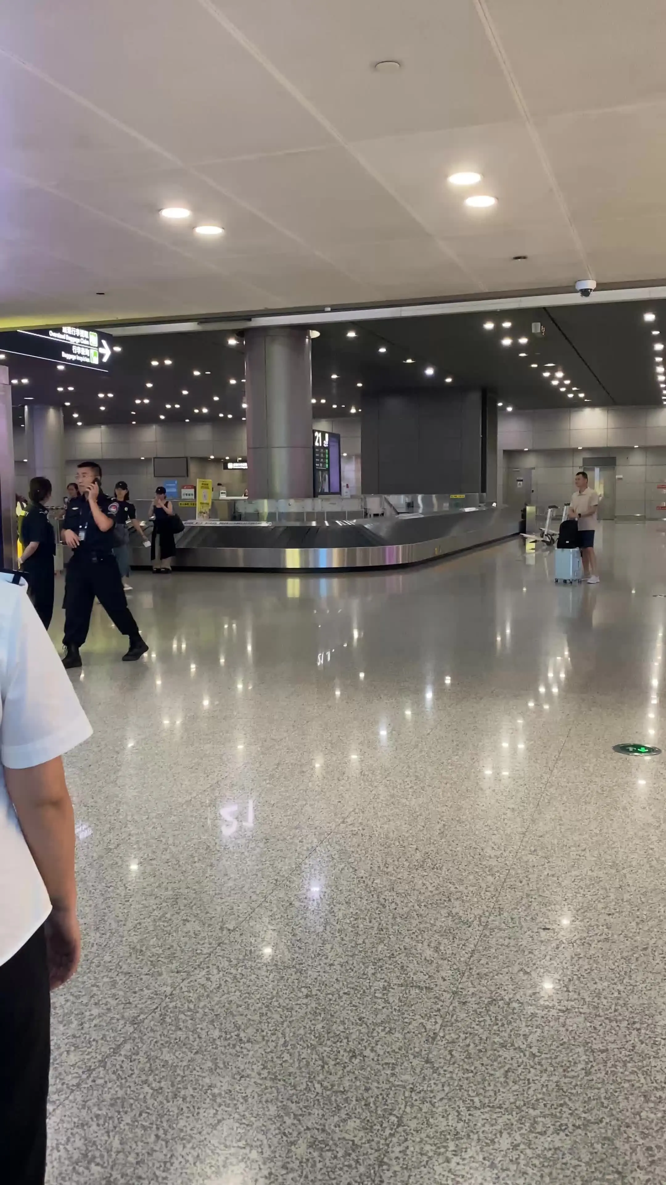 第一次接机 如果没有爱的话去见你的路上太难了 （感谢苞发的视频） 自己...