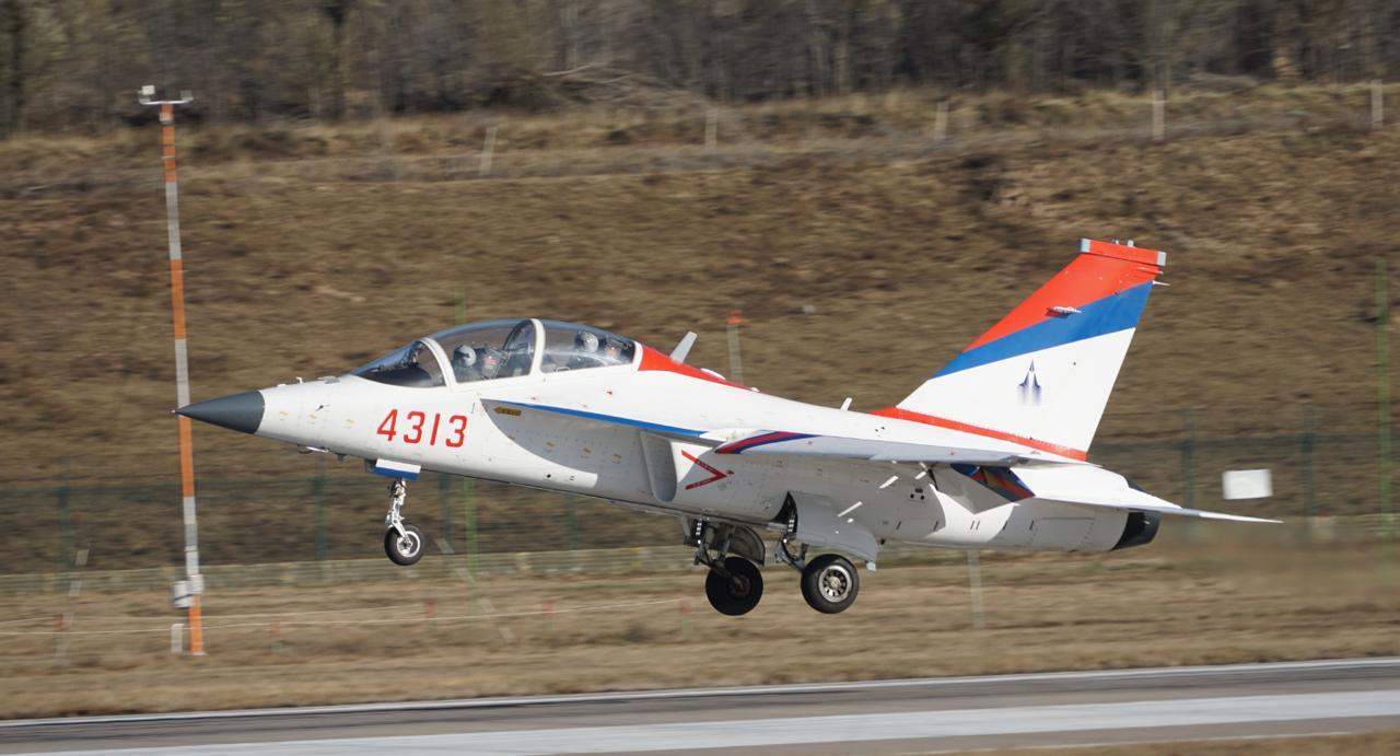 非常少见的教-10涂装，这是隶属于试飞院的教十，垂尾上有CFTE也就是China