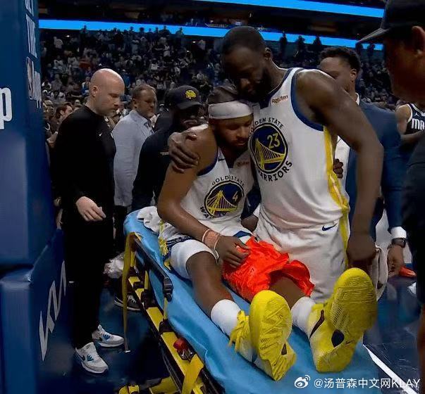 现场不给转播镜头了，上这种平板车推出去了