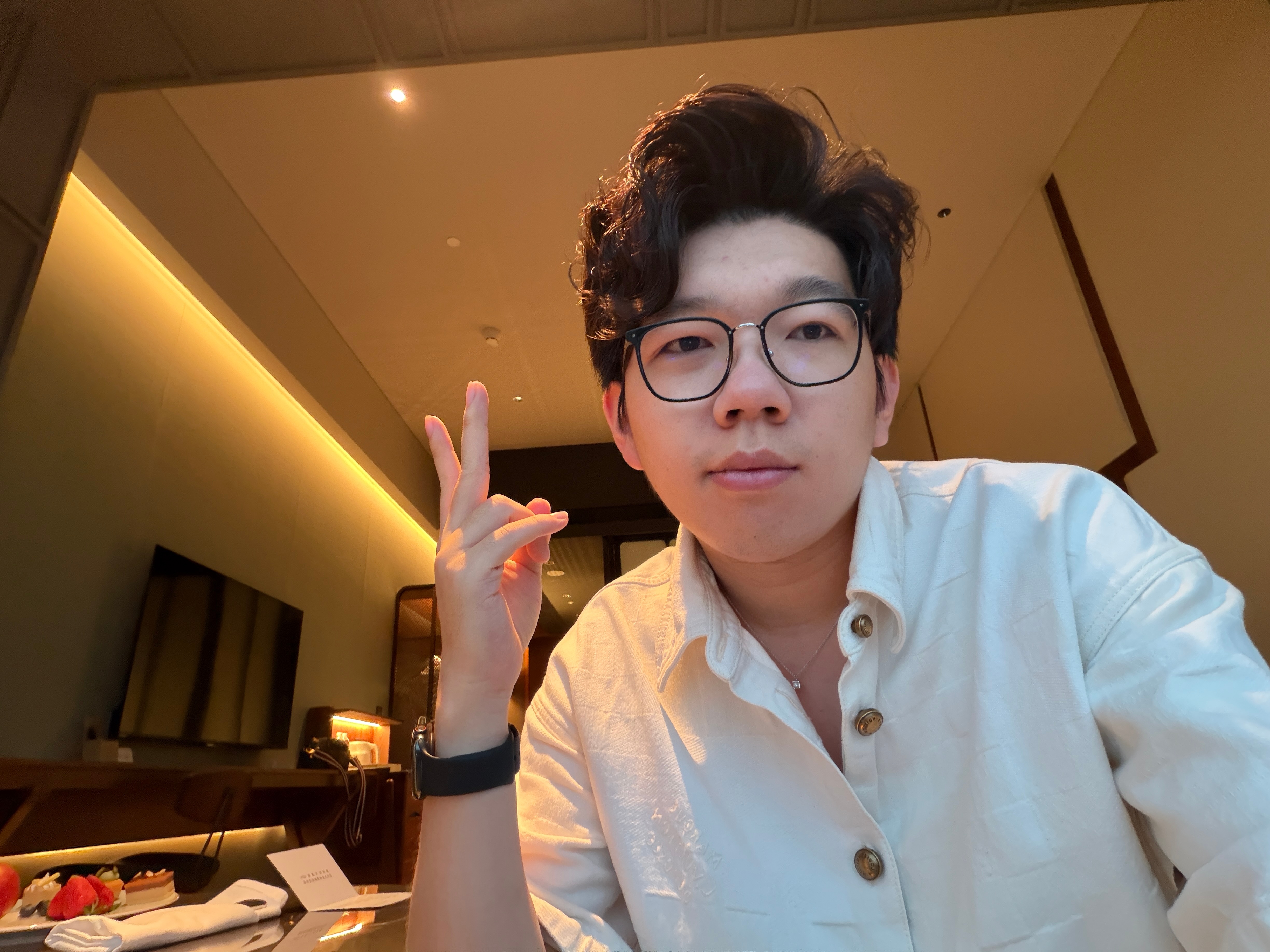睡了3个点，准备去下一场活动。我真心觉得自媒体这个职业被很多朋友“美化”了，其实