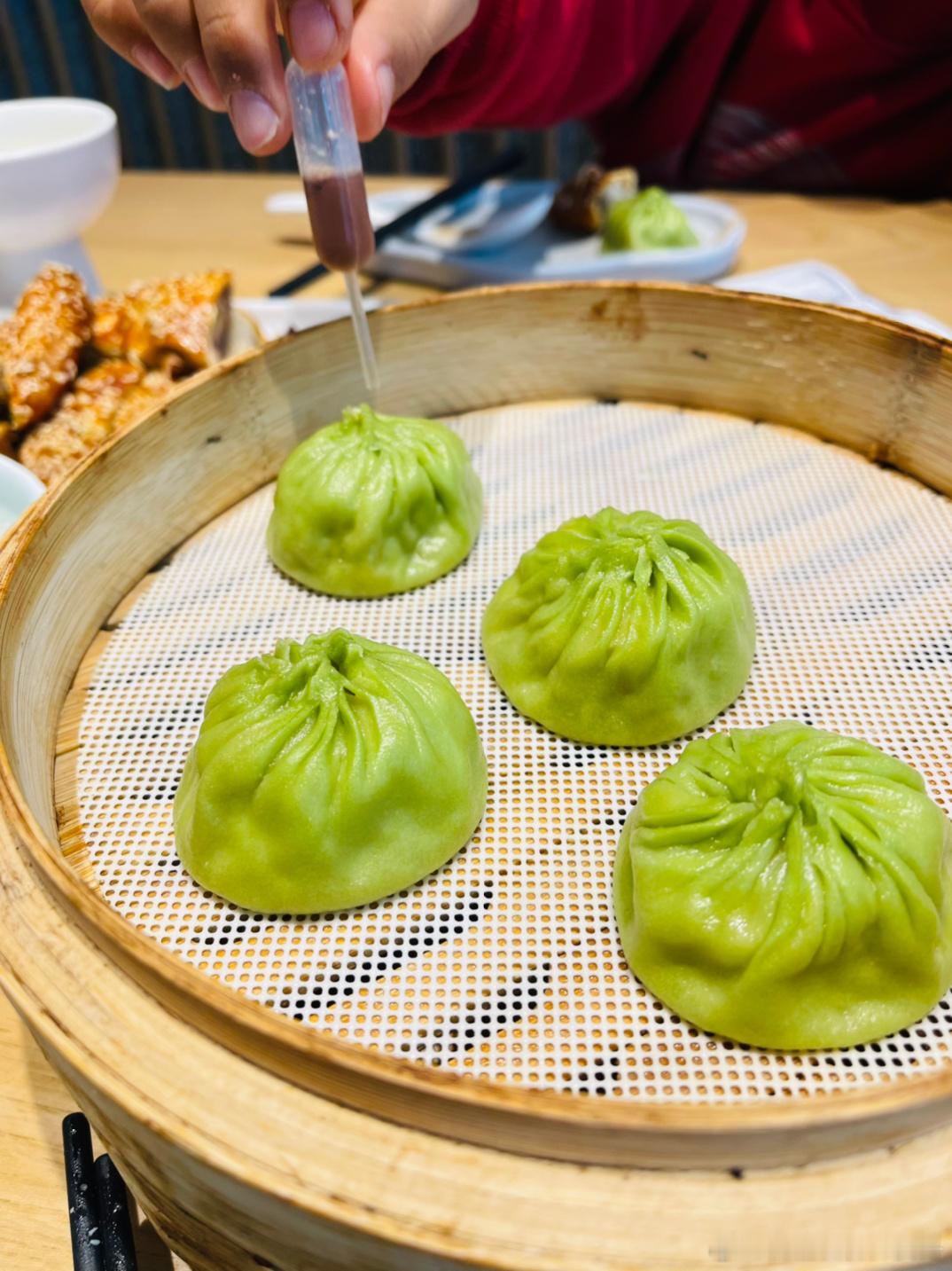 这个包子吃的春意盎然[哈哈][哈哈][哈哈][哈哈]尤其这个笋，桐桐说是点睛之笔