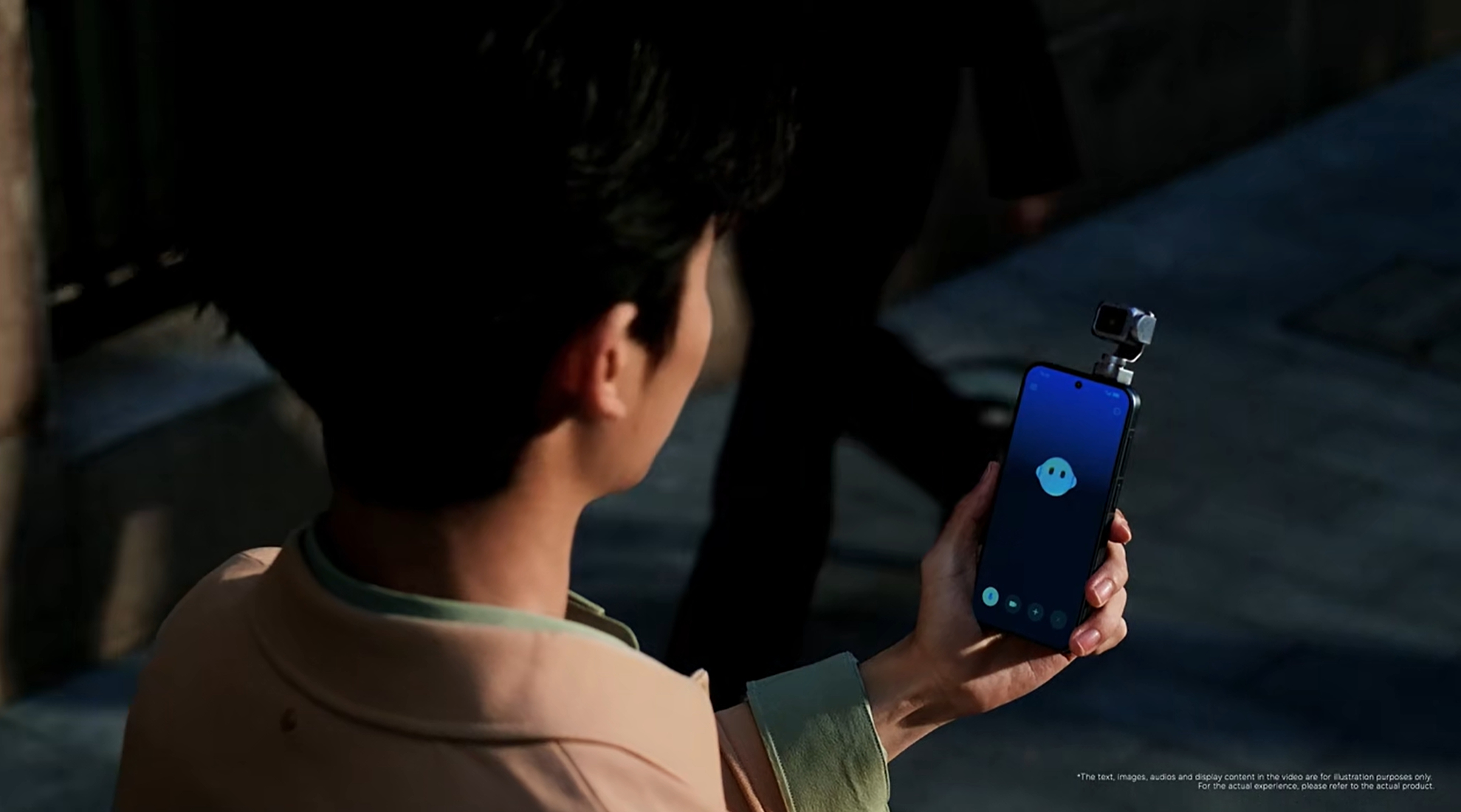 很有想法，很科幻，甚至有点可爱的一款手机。荣耀ROBOT PHONE。 