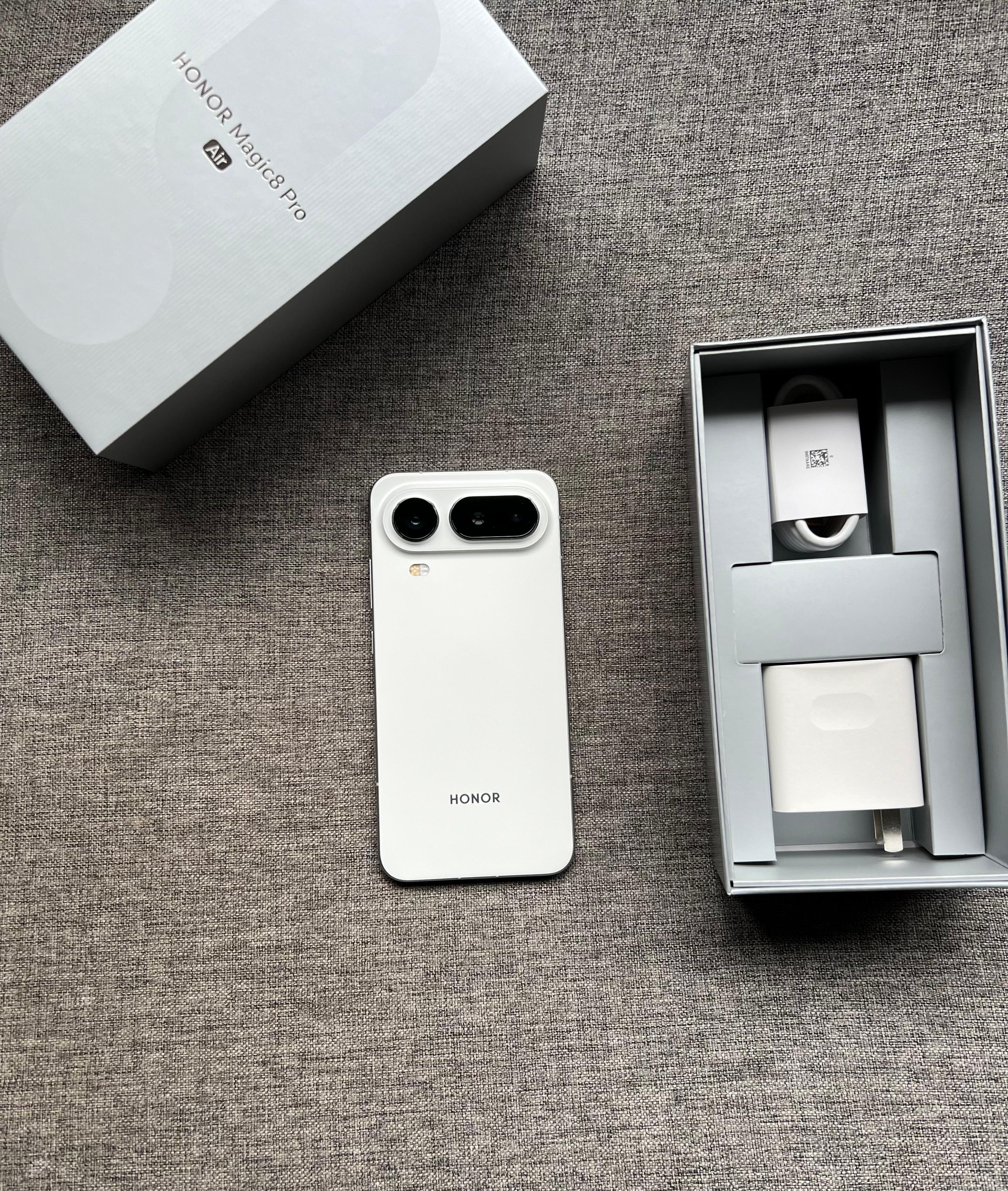 荣耀Magic8 Pro Air 16+512GB 羽白，99新全套，带两年电池