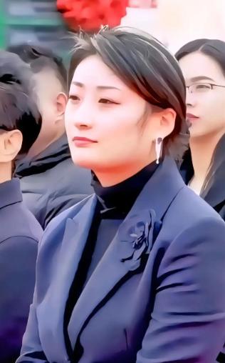 宗泽后持续性的抹黑宗庆后和宗馥莉，这人难道是细作？不过是一个卖水的企业而已，至于