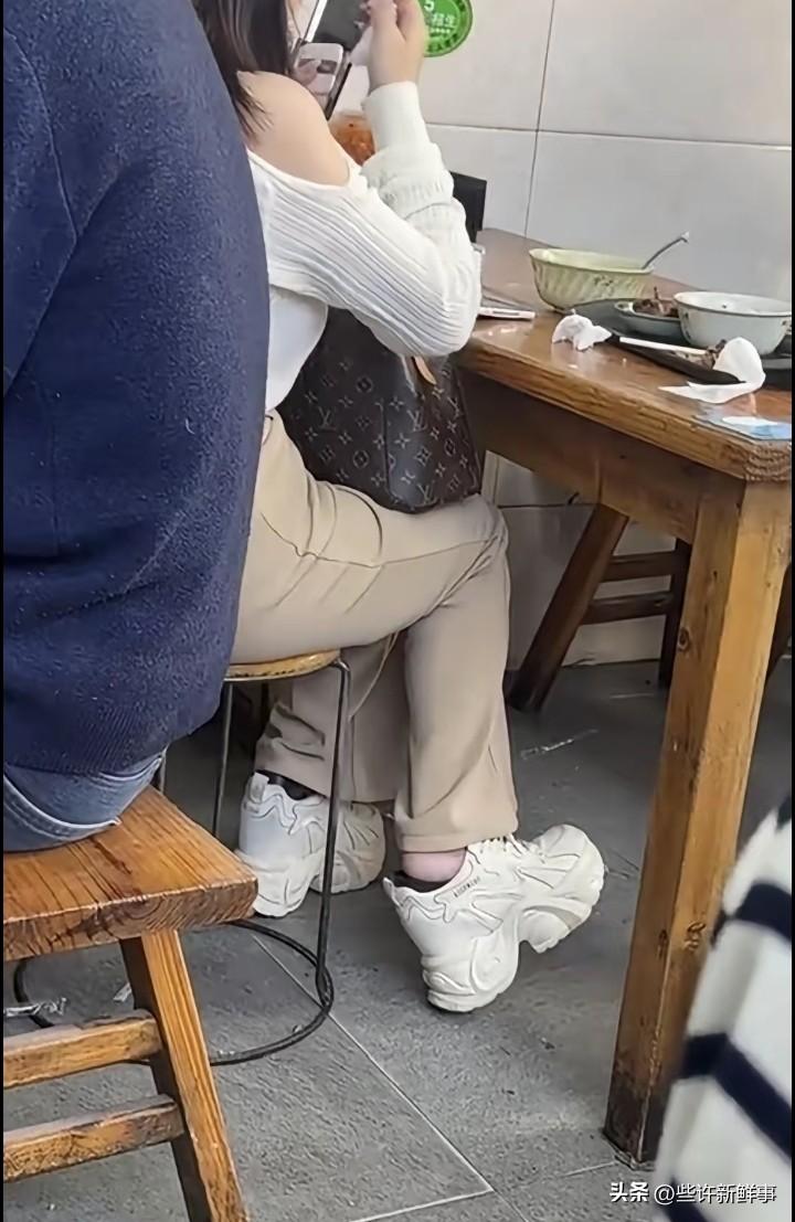 美女穿这种“鞋中鞋”不累吗？