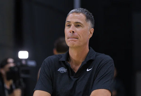 NBA记者Brett Siegel：看来罗伯-佩林卡大势已去。 