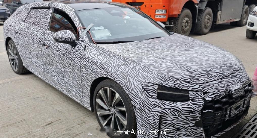 上汽奥迪A7L的旅行车高清谍照图曝光整车的侧面看起来十分的修长前脸以及尾部的造型