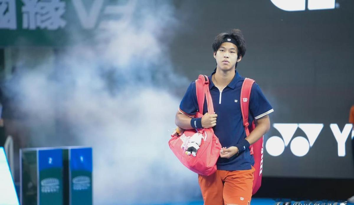 周意赢了，250名，新高。
一拍子打出了澳网的门票。
半决赛碰黄泽林，俩中国娃，