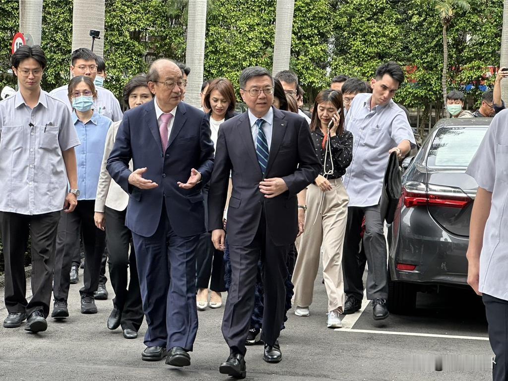 民进党也内斗，老柯要被拔官了？
民进党万年总召柯建铭，最近因为几件事惹得赖清德和