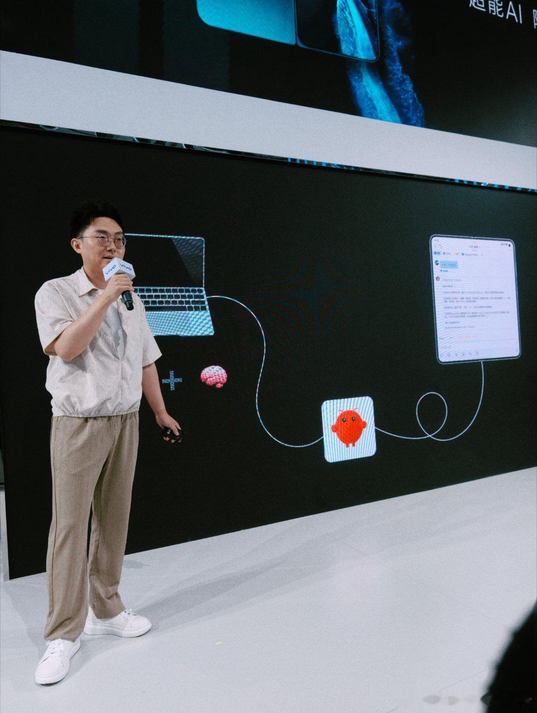 在上海MWC2026 vivo展台听说小V Clow要来了
