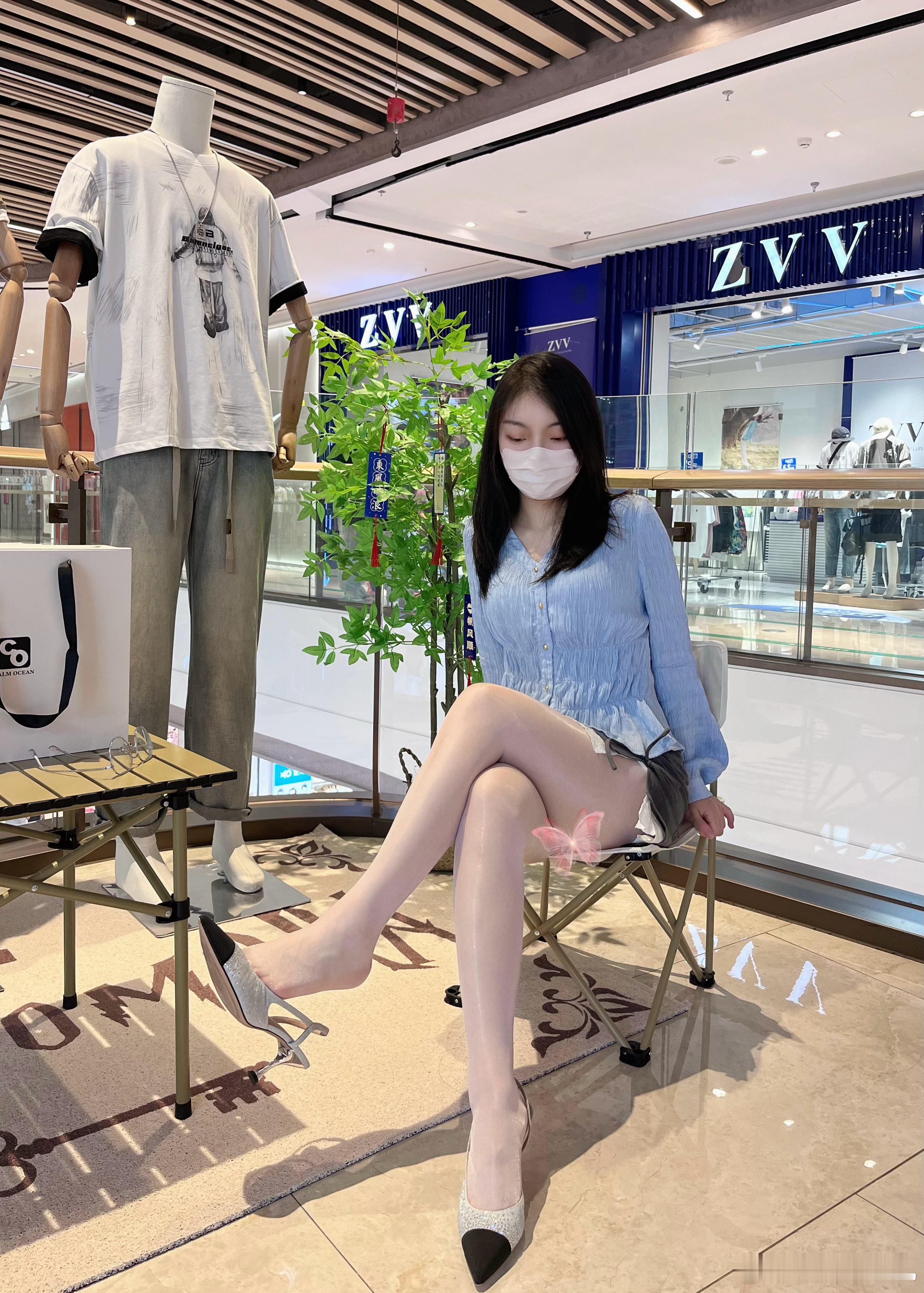 大家都开工了嘛?穿搭丝袜腿小姐姐高跟鞋