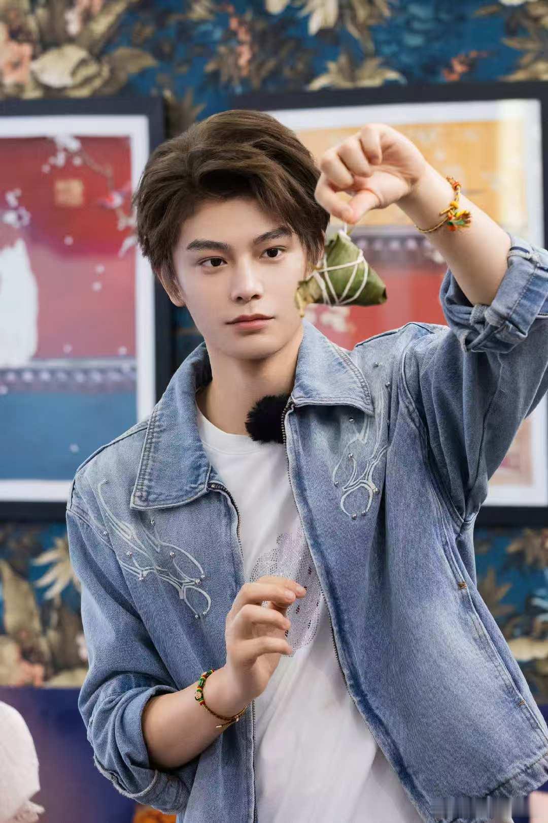 丁禹兮[超话]丁禹兮流点血也不在怕的中餐厅合伙人深夜火锅走心局中餐厅 丁禹兮的蓑