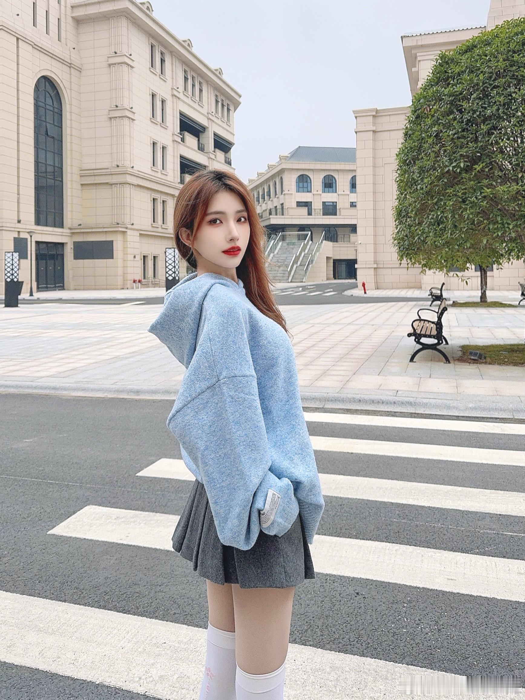 好喜欢的蓝色毛衣[音乐][音乐][音乐] ​​​