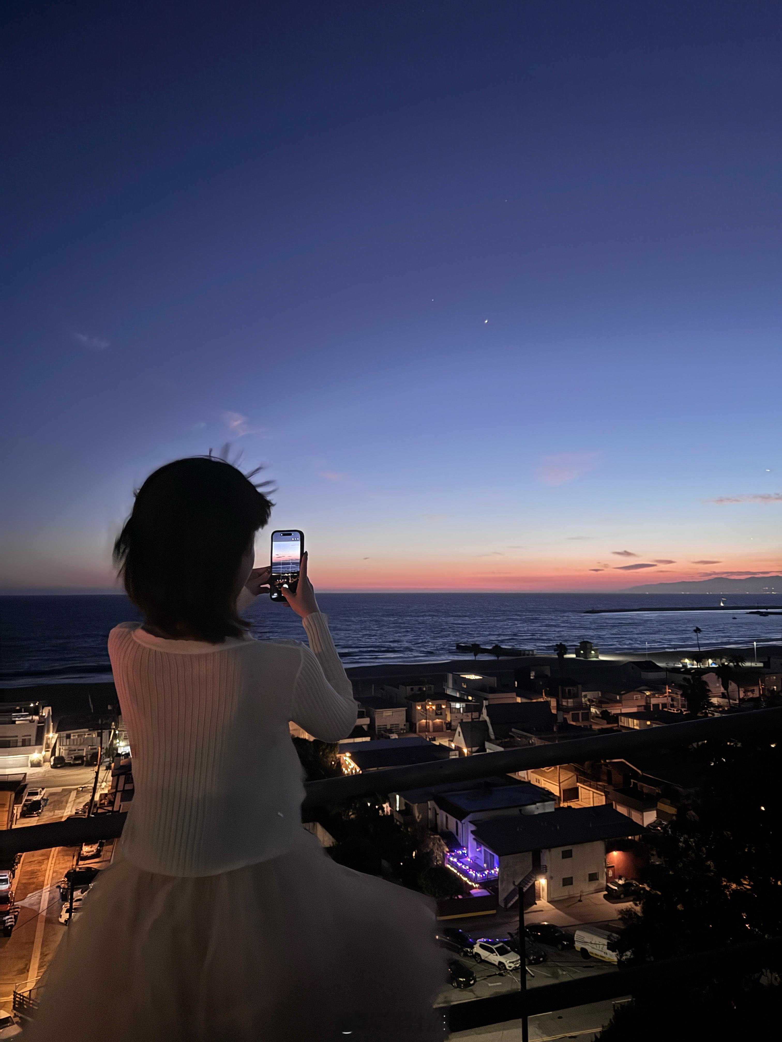 三人竟然因漫展相聚在加州…中：上海才女右：上期美国视频女主