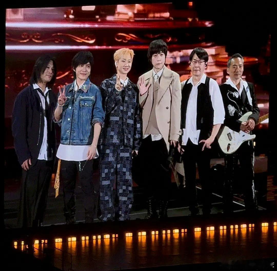 谁不爱看顶流组团 五月天+汪苏泷=演唱会天花板！北京站万人合唱还不够，真是太棒了