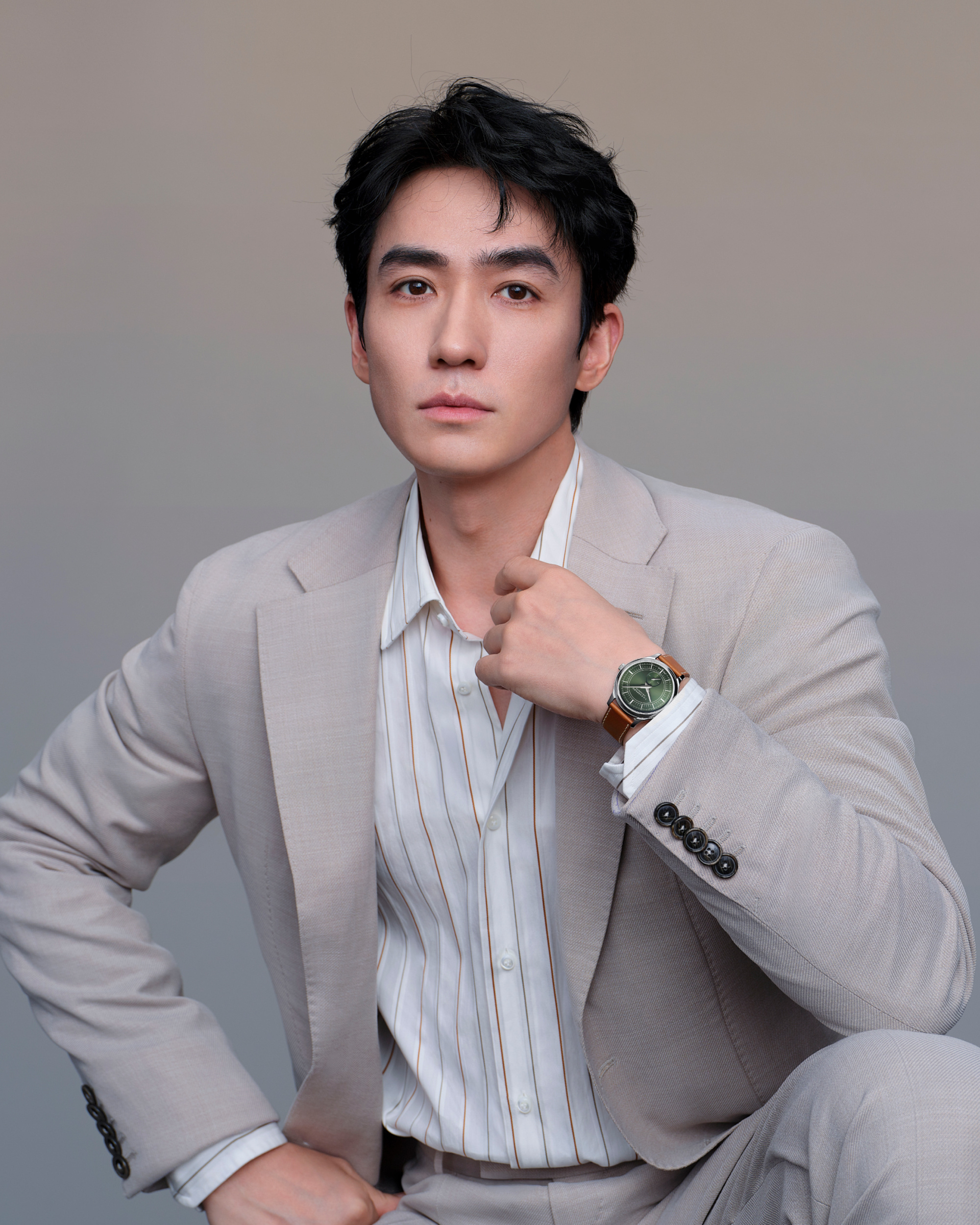 chopard萧邦全球品牌大使朱一龙 ·朱一龙给大学同学送20周年伴手礼萧邦新物