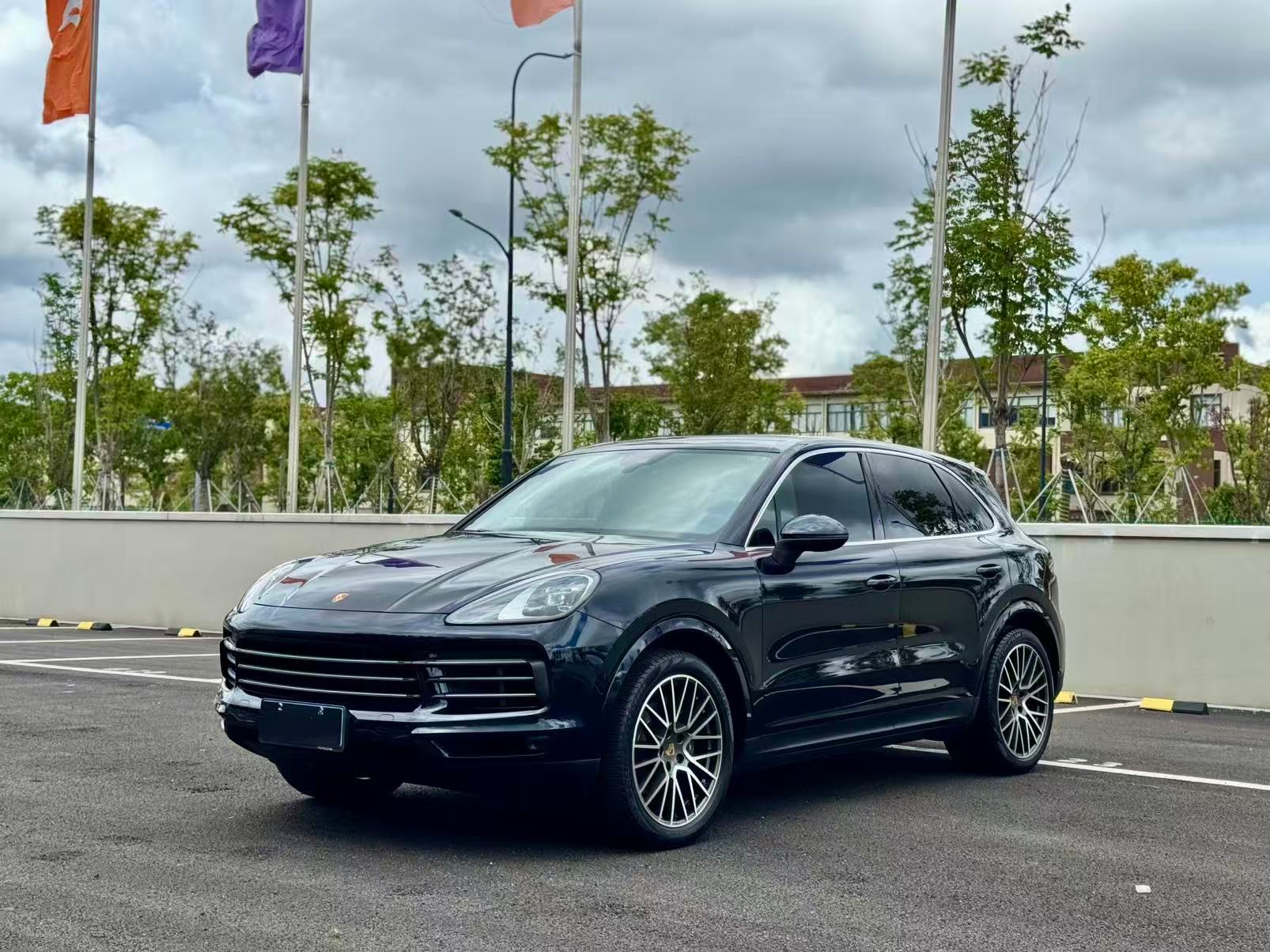 选配110万的保时捷卡宴，3年开了5万公里，仅一个面补漆，64.8万香不香