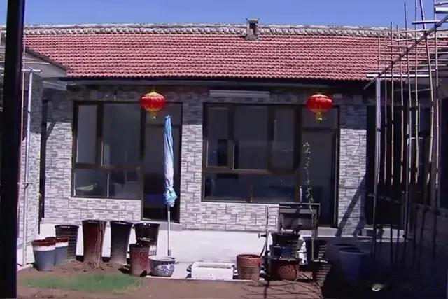 一栋无人居住的乡村小楼，藏着两代人无法相通的心愿

       很多农村存在一