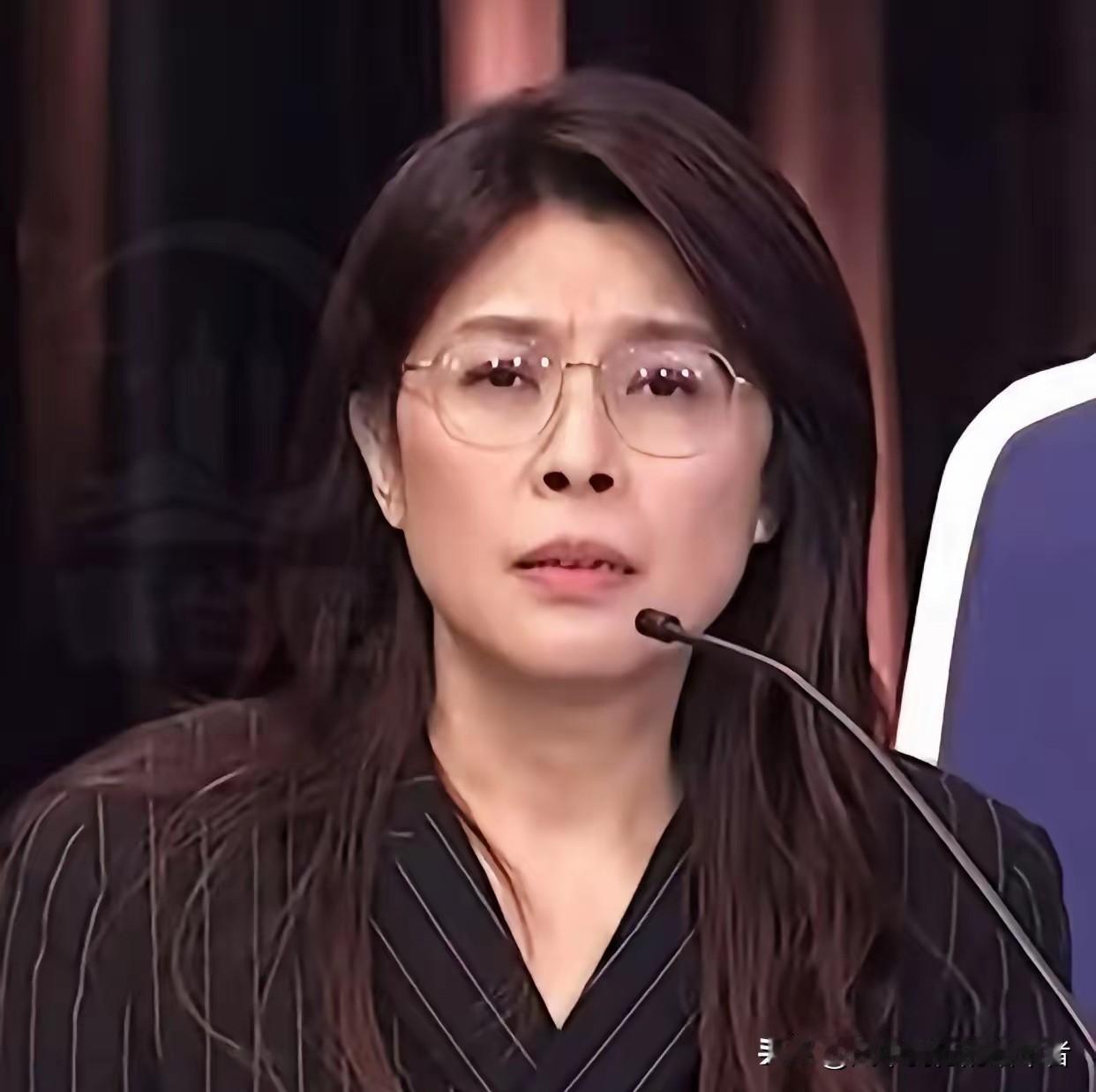 郑丽文演讲气场 | 
网友心潮澎湃 | 
这才是真正中国人！
郑丽文的一句话瞬间