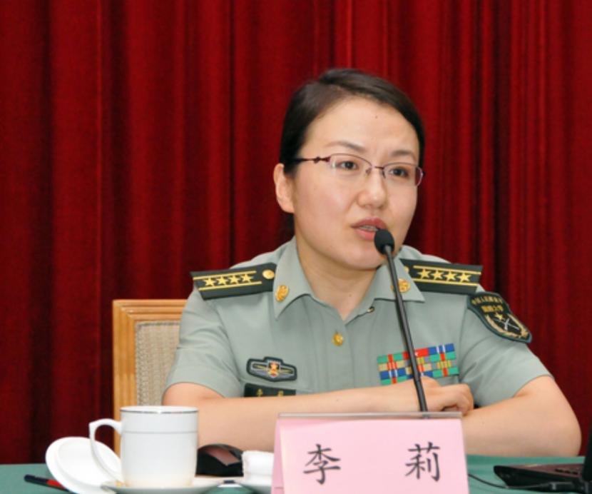 一定是有叛徒在我们中间，不然仅仅以中国女人脑子，又怎么能这么快判断出我们的飞行路