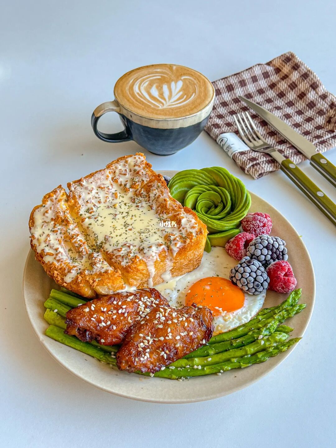 元气早午餐🍞蒜香黄油芝士厚吐司拼盘🧈拿铁