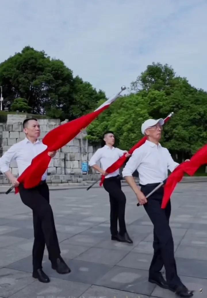 致敬！最帅三代父子兵。