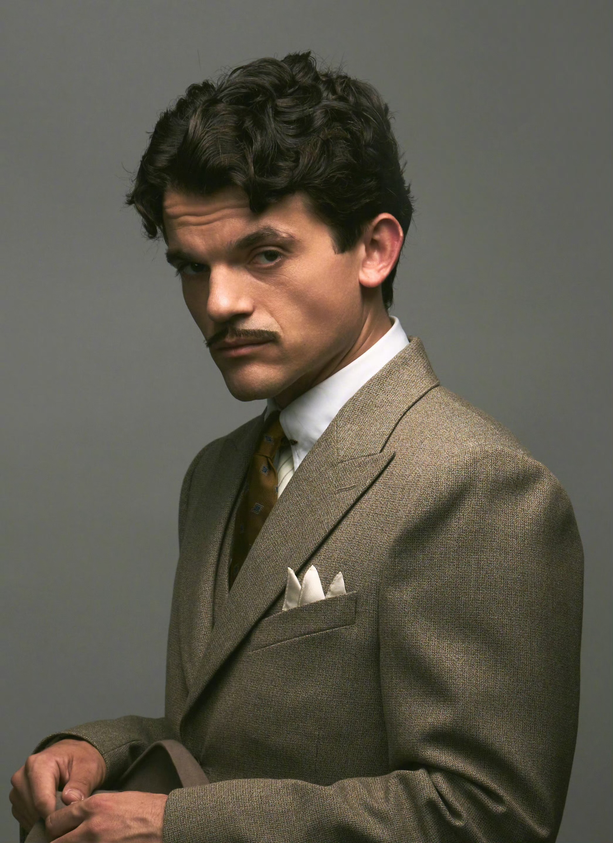 大侦探波洛 BBC 推出新版波洛剧集《Hercule》，目前只公布了定妆照，预计