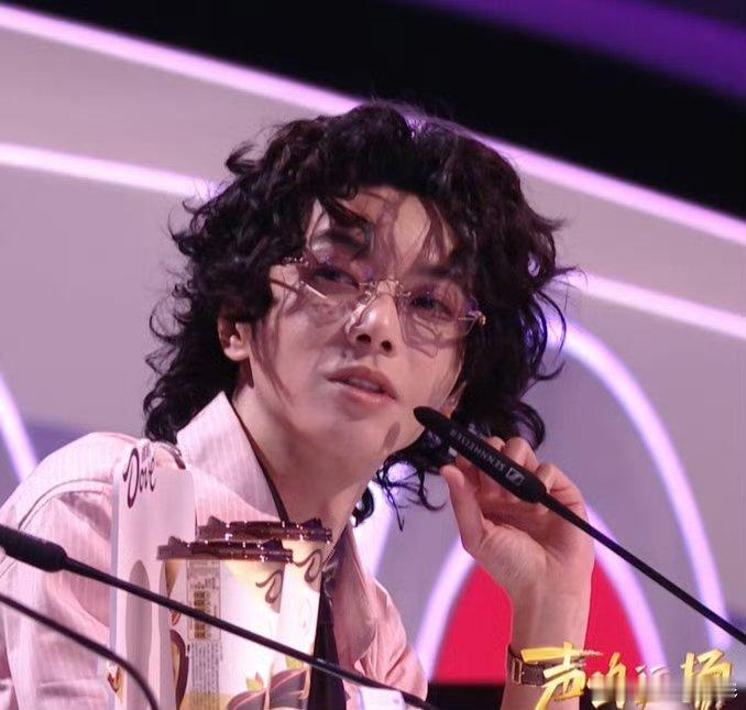 华晨宇泡面头华晨宇壮壮妈发型声鸣远扬直播，华晨宇泡面头，壮壮妈头华晨宇壮壮妈头