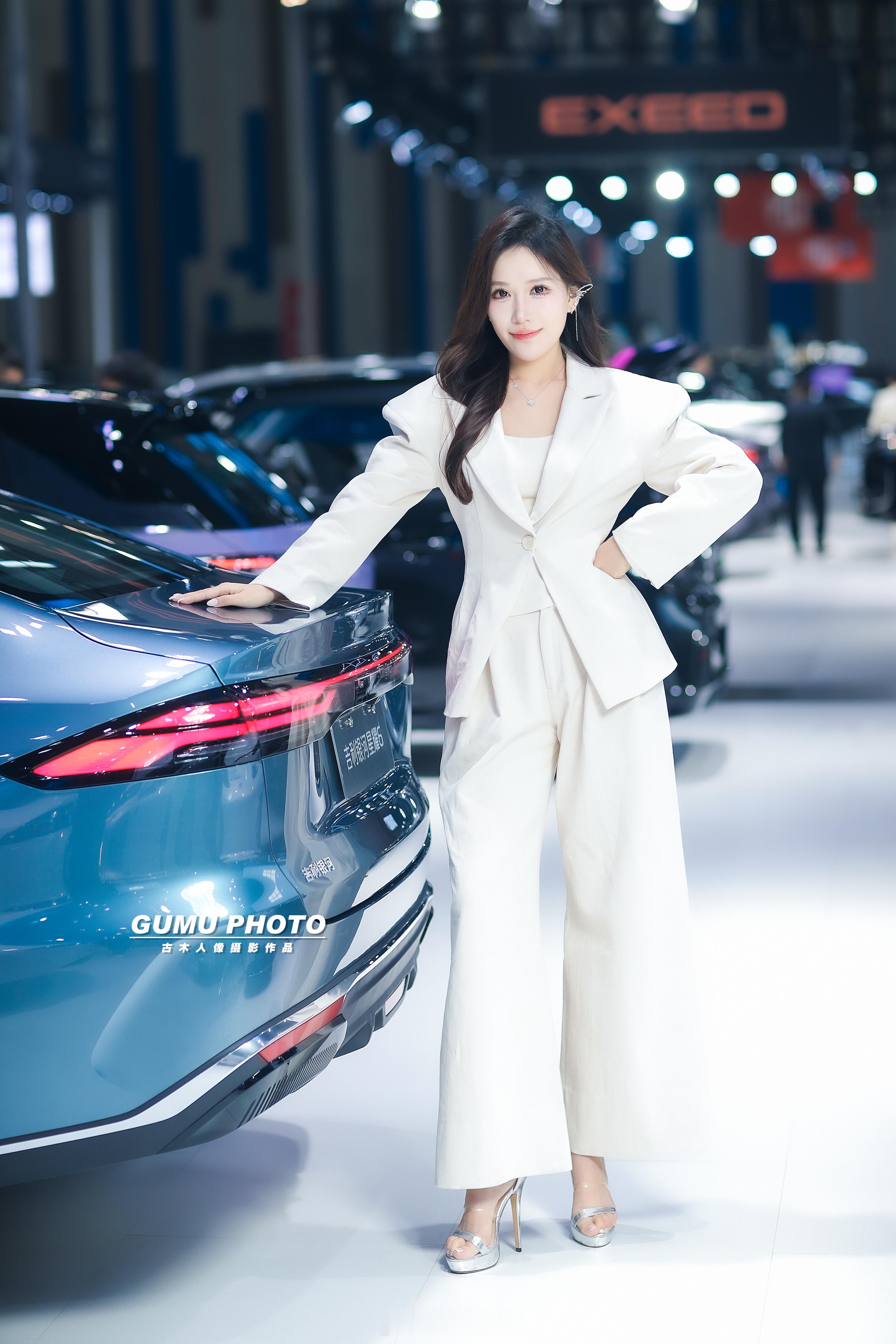 2025贵阳汽车文化节吉利展台模特小姐姐。2025贵阳汽车文化节第十五届贵阳汽车