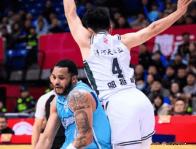 青岛这比赛真难看，外援得分88分！国内球员仅仅11分



青岛四外援完全利用起