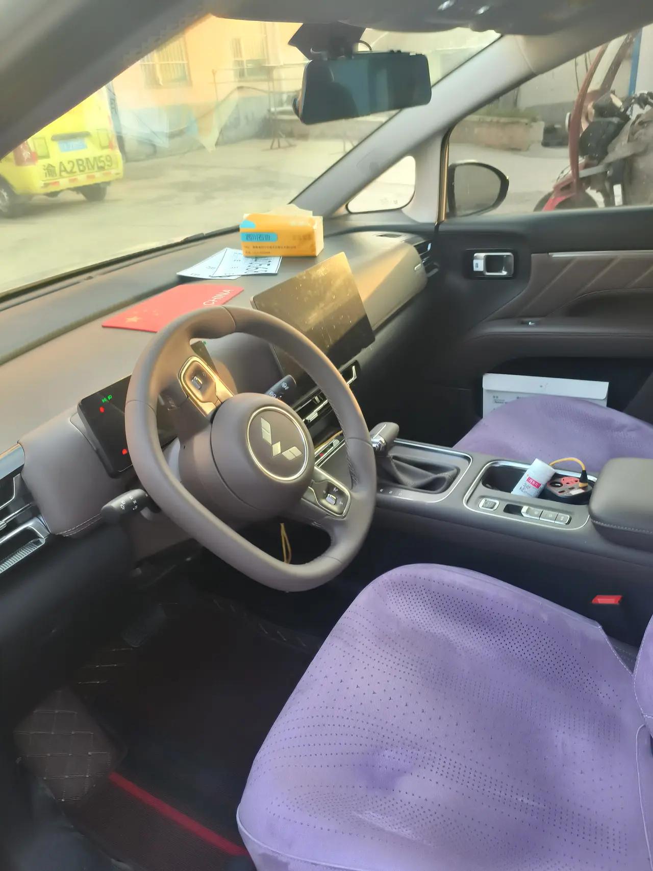 五菱星光730前麦弗逊+后多连杆独立悬架，24个衬套精细调校，滤震能力很强，是晕