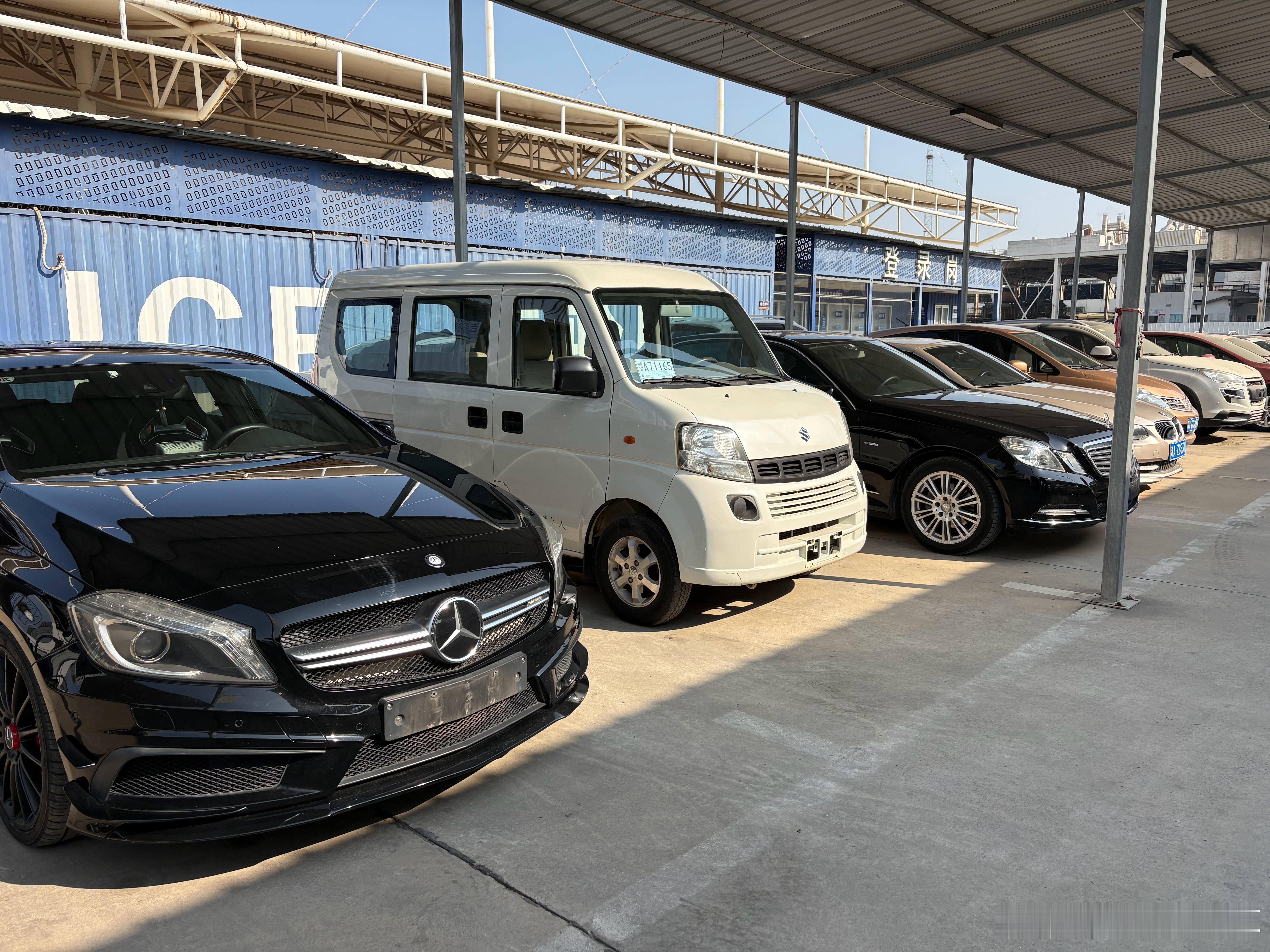 人生百态 形形色色同时拥有代表三种人生状态的三台车台台极品 台台带劲 武汉·一号