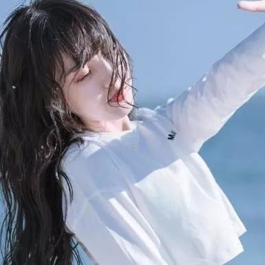 海边轻舞飞扬，自由自在海边游玩风 海边踏浪漫步 逐浪翱翔 海边飞鸥 海滩自由 海