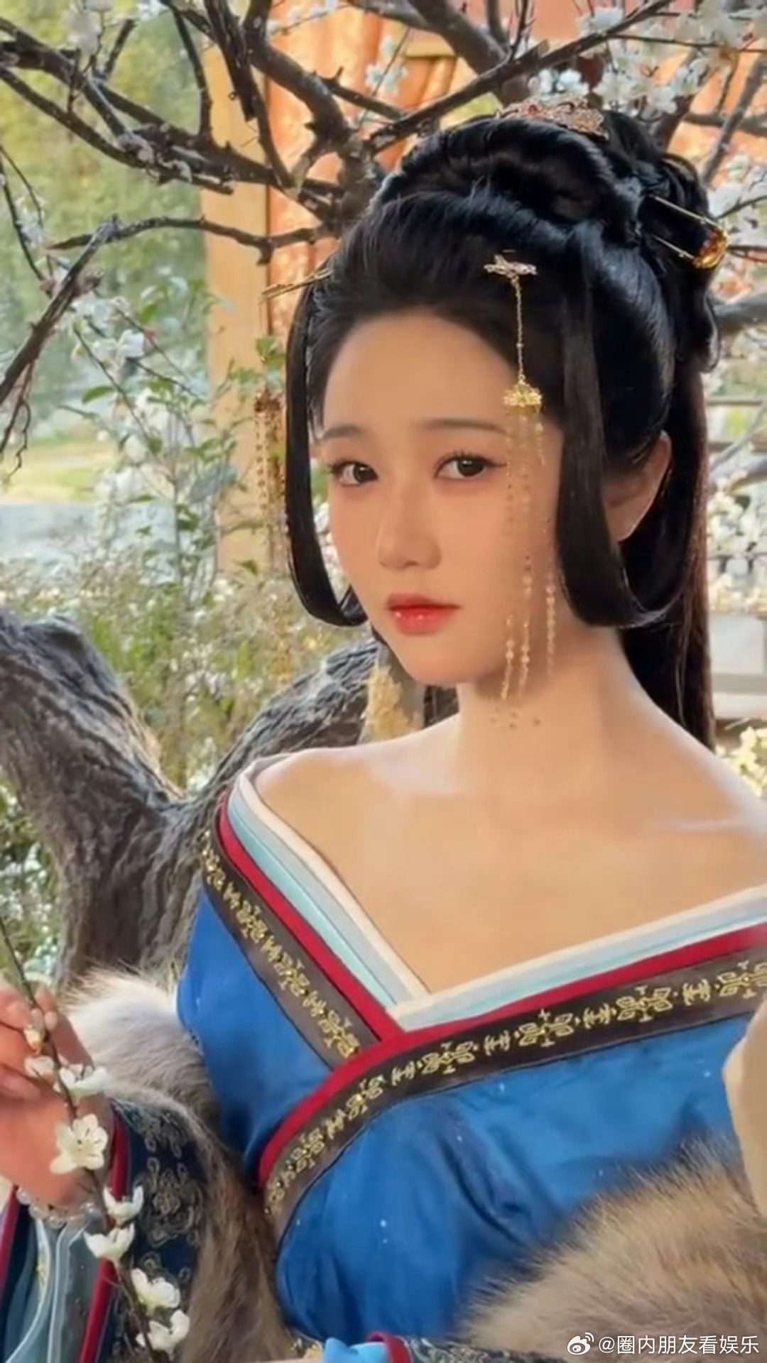 岳雨婷前脚登一线大刊后脚就闪耀巴黎 岳雨婷解锁费加罗Y妲己封面，时尚感与高级感兼