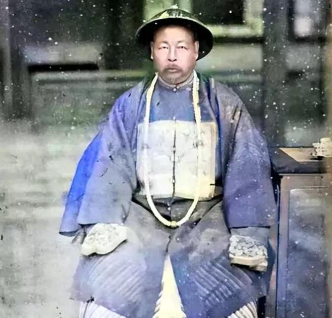 左宗棠打下新疆最后一座城时，却意外发现城中竟有五千多印度人！而他们背后站着英国！