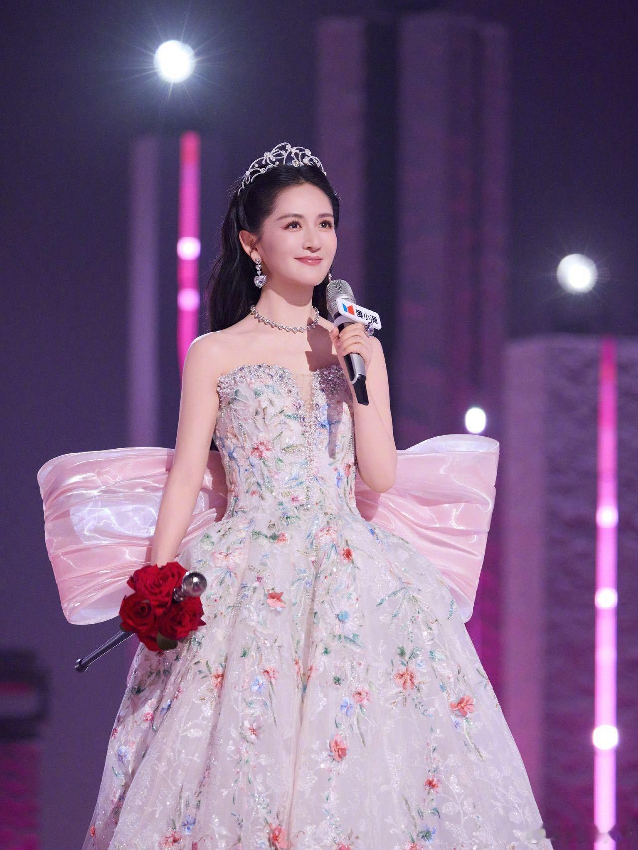 谢娜加场演唱会售罄 今天谢娜演唱会5月6日加场开售，和第一场一样秒售罄，娜姐还是