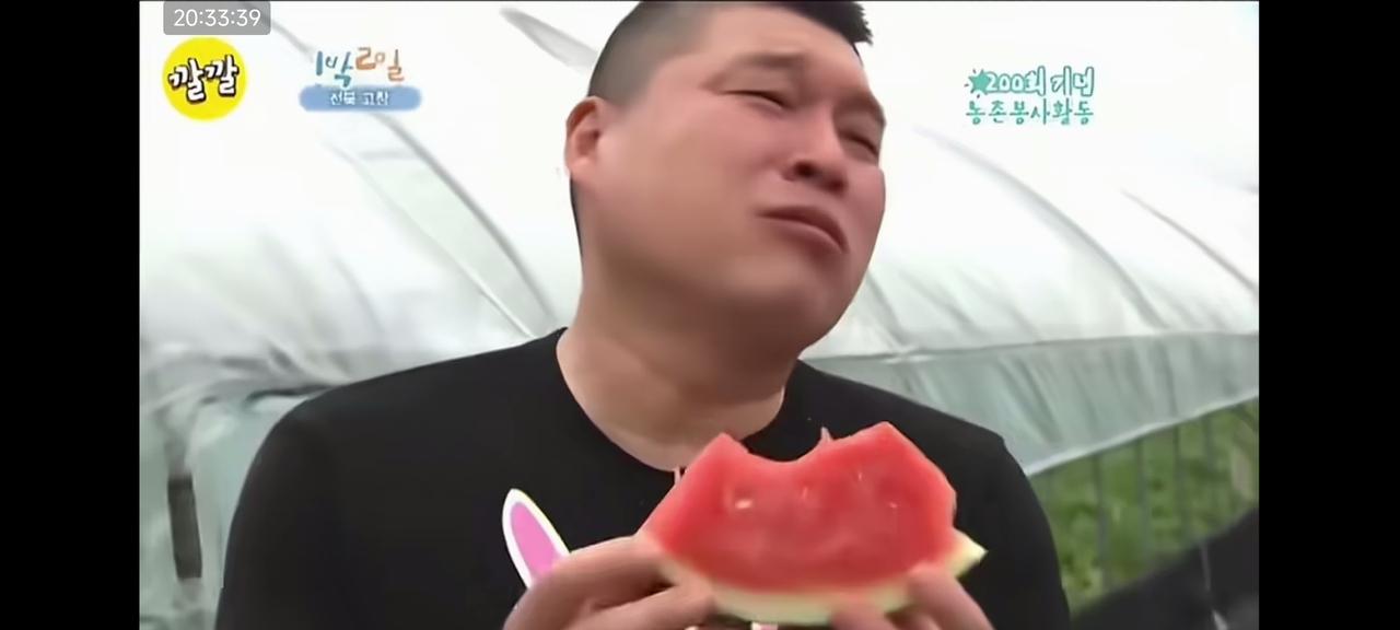 这个韩国人实现了西瓜自由，他激动的哭了！

这一幕让我想起“西瓜之母”，这位老人