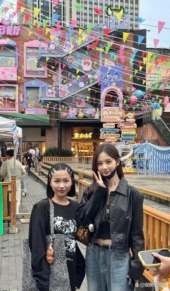 李一桐拍戏过敏仍坚持复工，手背针孔清晰可见却低调不矫情，这份敬业感动全网。她曾带