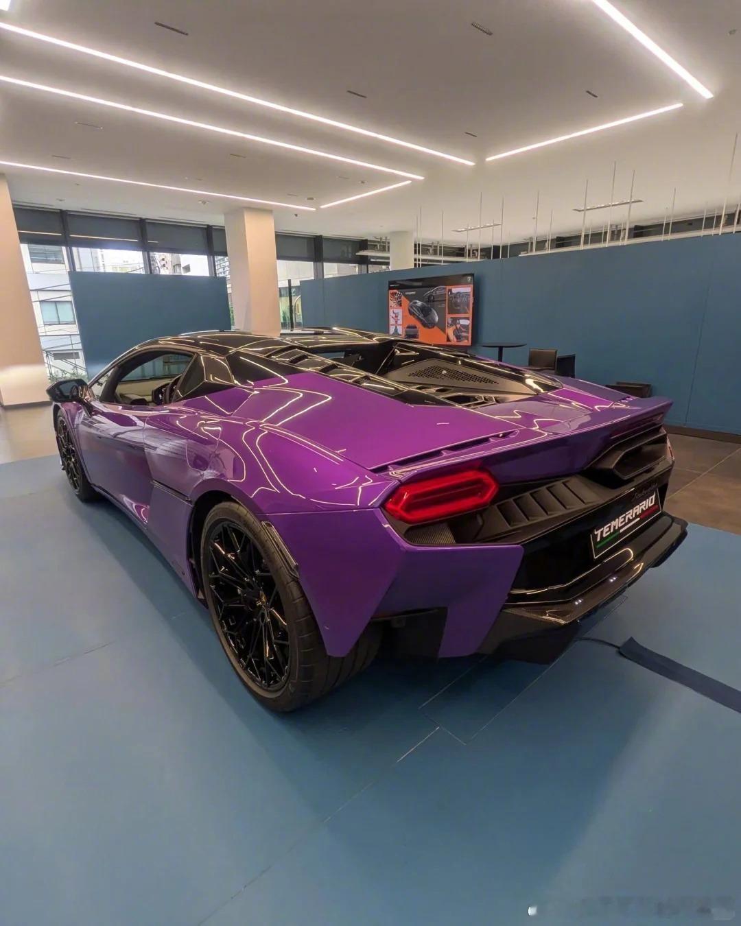 紫色Lamborghini Temerario，新的一年祝大家八方来财，紫气东来