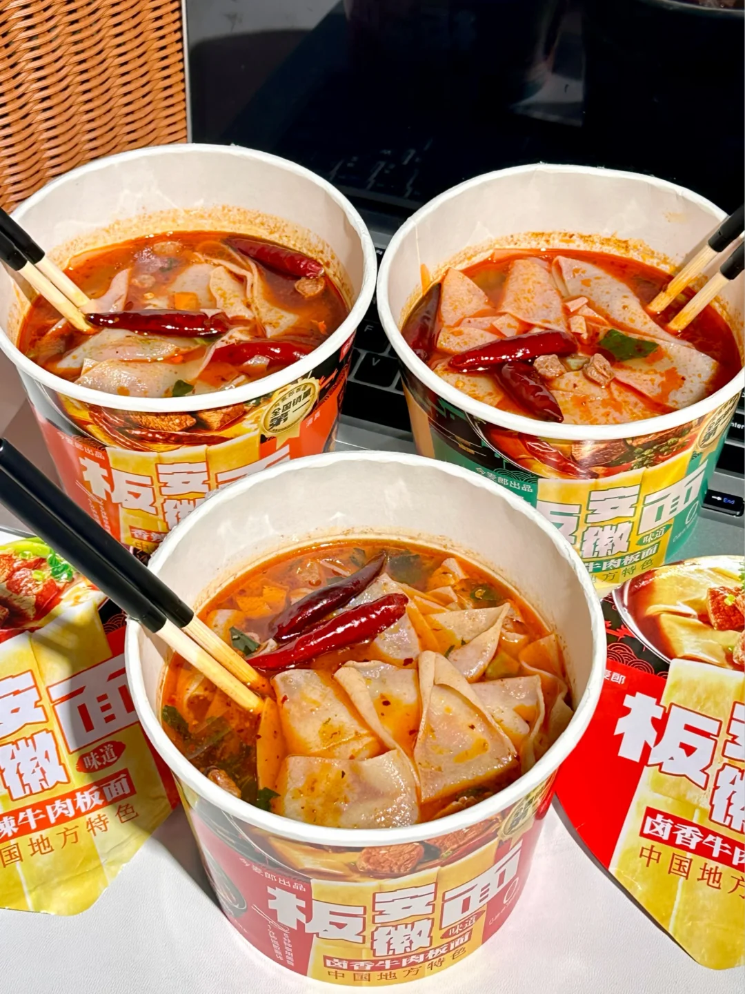 我很少用震撼形容这几桶泡面。。。